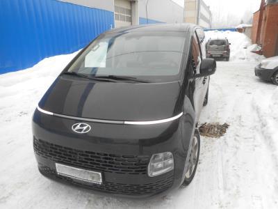 Стекло крыши HYUNDAI STARIA (2021 г.в.) на технике 