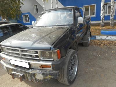 лобовое стекло TOYOTA 4RUNNER внедорожник (1984-1989 г.в.) общий вид 